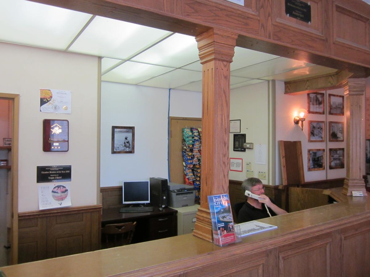 Triple J Hotel Dawson City Bagian luar foto