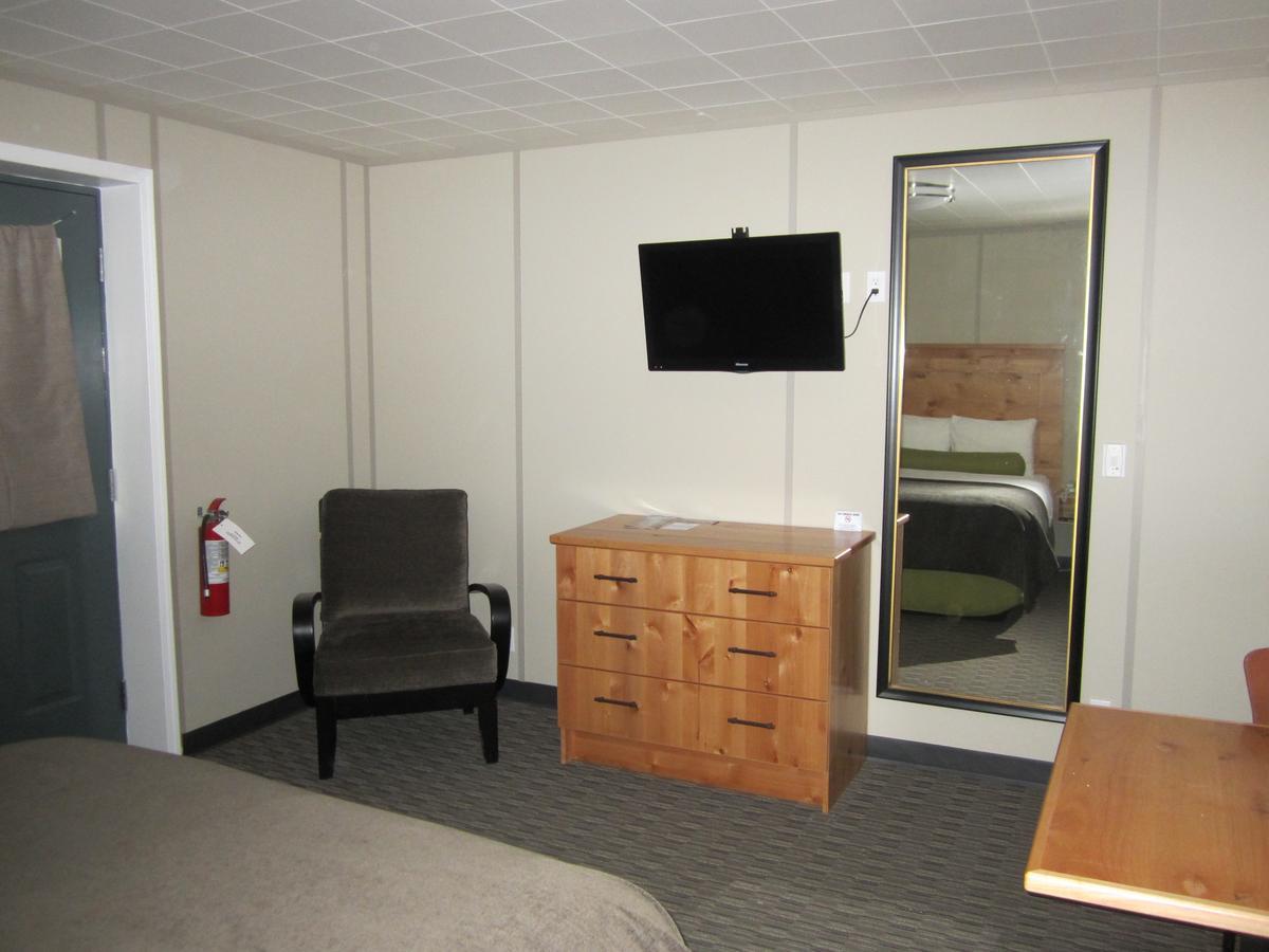 Triple J Hotel Dawson City Bagian luar foto