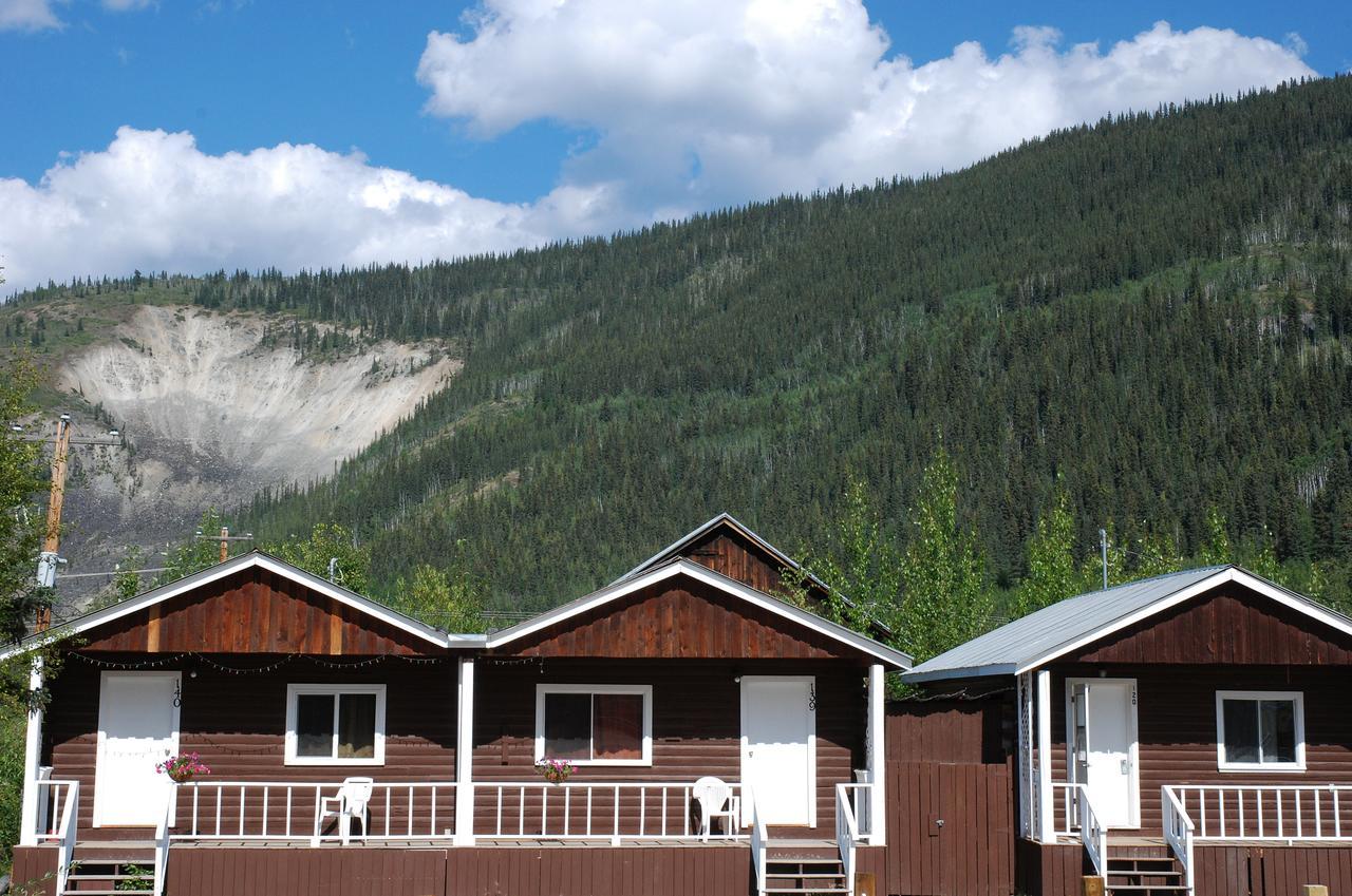 Triple J Hotel Dawson City Bagian luar foto